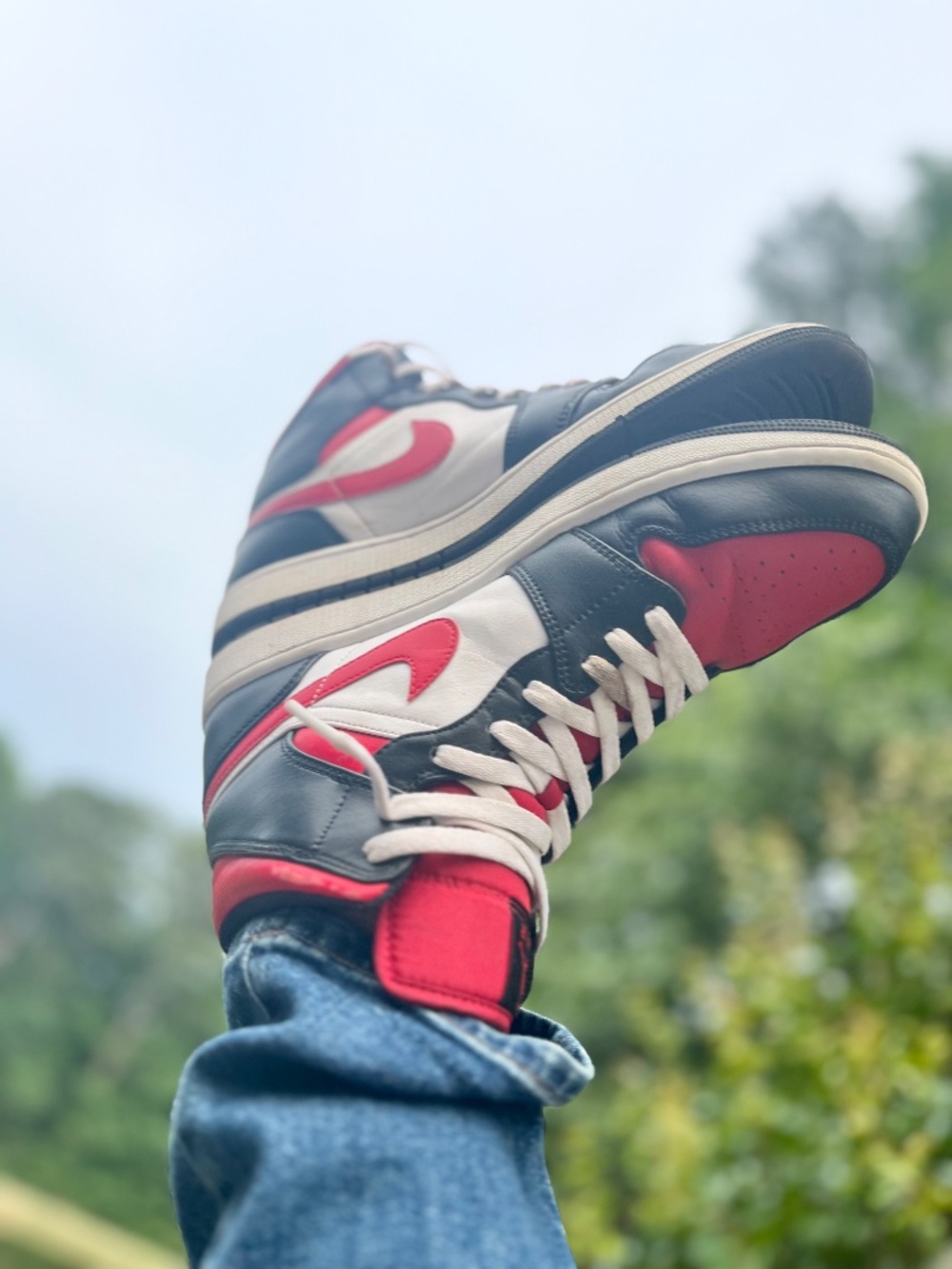 Jordan 1 Mid Bred Toe Size 11.5 Mens - Picture 7 of 7